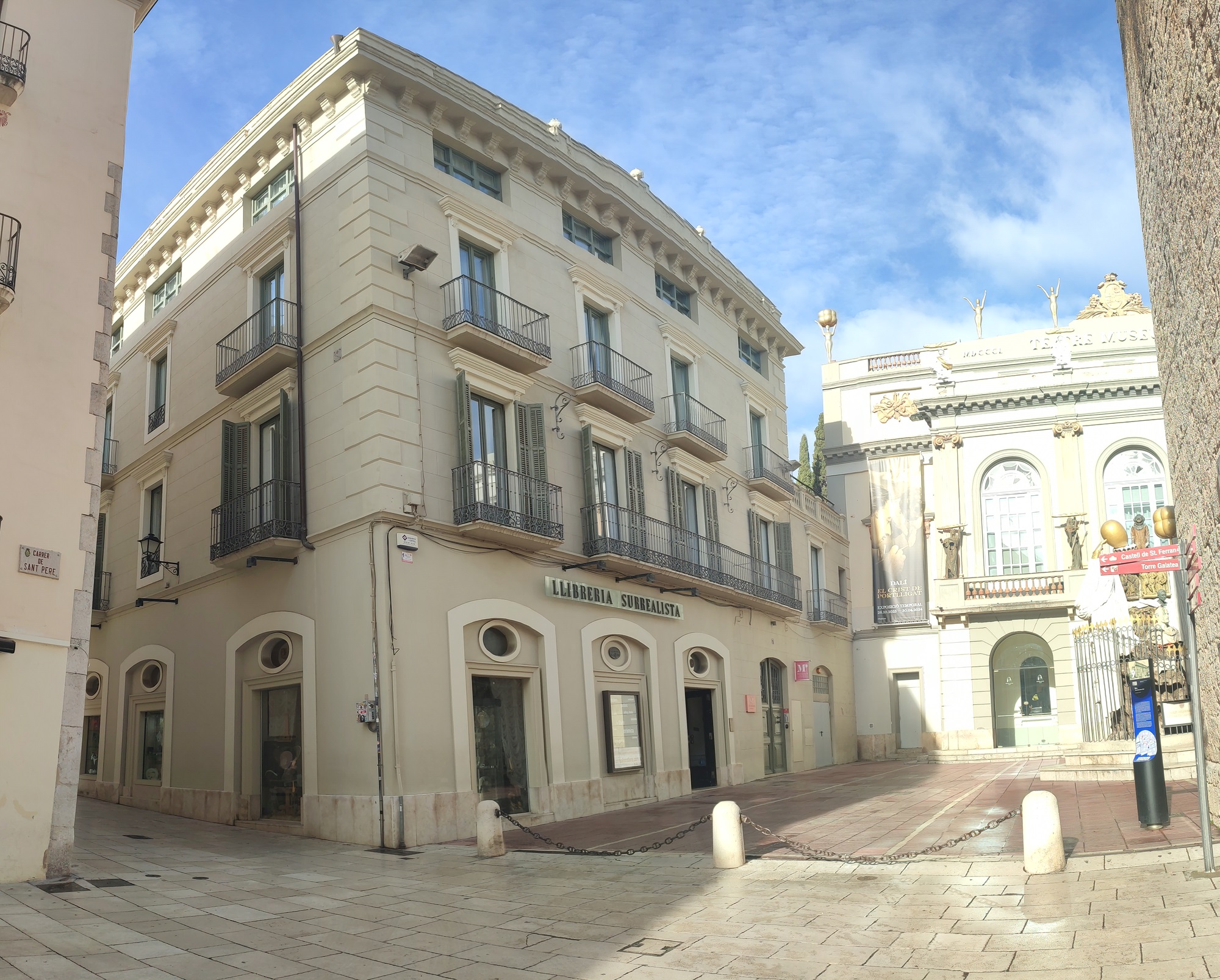 La casa Giralt Ventolà és una edificació de l’any 1891 d’estil eclèctic, obra de Josep Cordomí i Francesc Puig Saguer