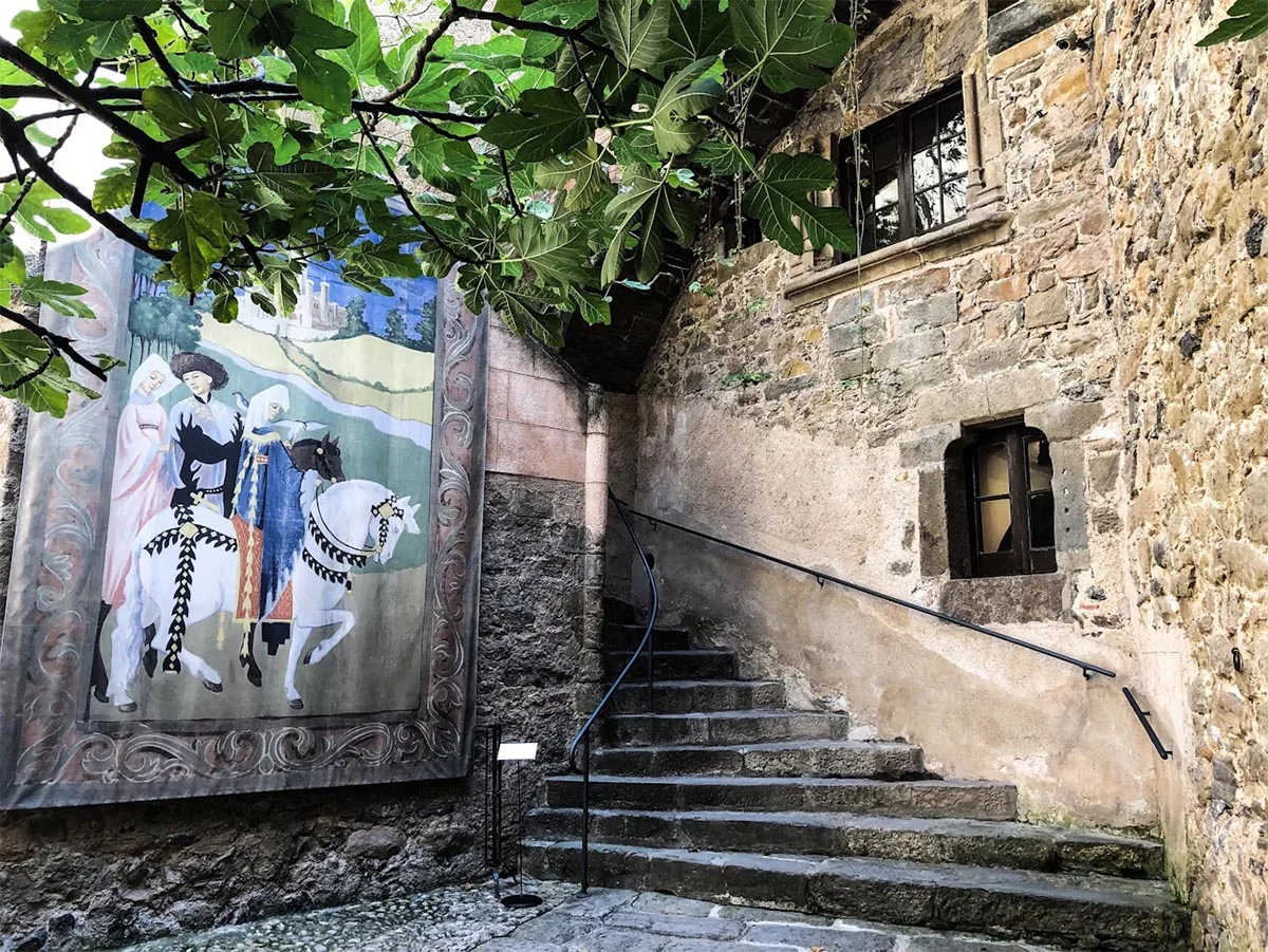 Escales d'entrada al castell de Púbol