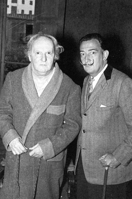 Salvador Dalí i Francesc Pujols a la Torre de les Hores, 1956 | © Fotografia Porta, Martorell. Fons Fundació Francesc Pujols. Drets d’imatge de Salvador Dalí reservats. Fundació Gala-Salvador Dalí, Figueres, 2025 Salvador Dalí i Francesc Pujols a la Torre de les Hores, 1956 | © Fotografia Porta, Martorell. Fons Fundació Francesc Pujols. Drets d’imatge de Salvador Dalí reservats. Fundació Gala-Salvador Dalí, Figueres, 2025