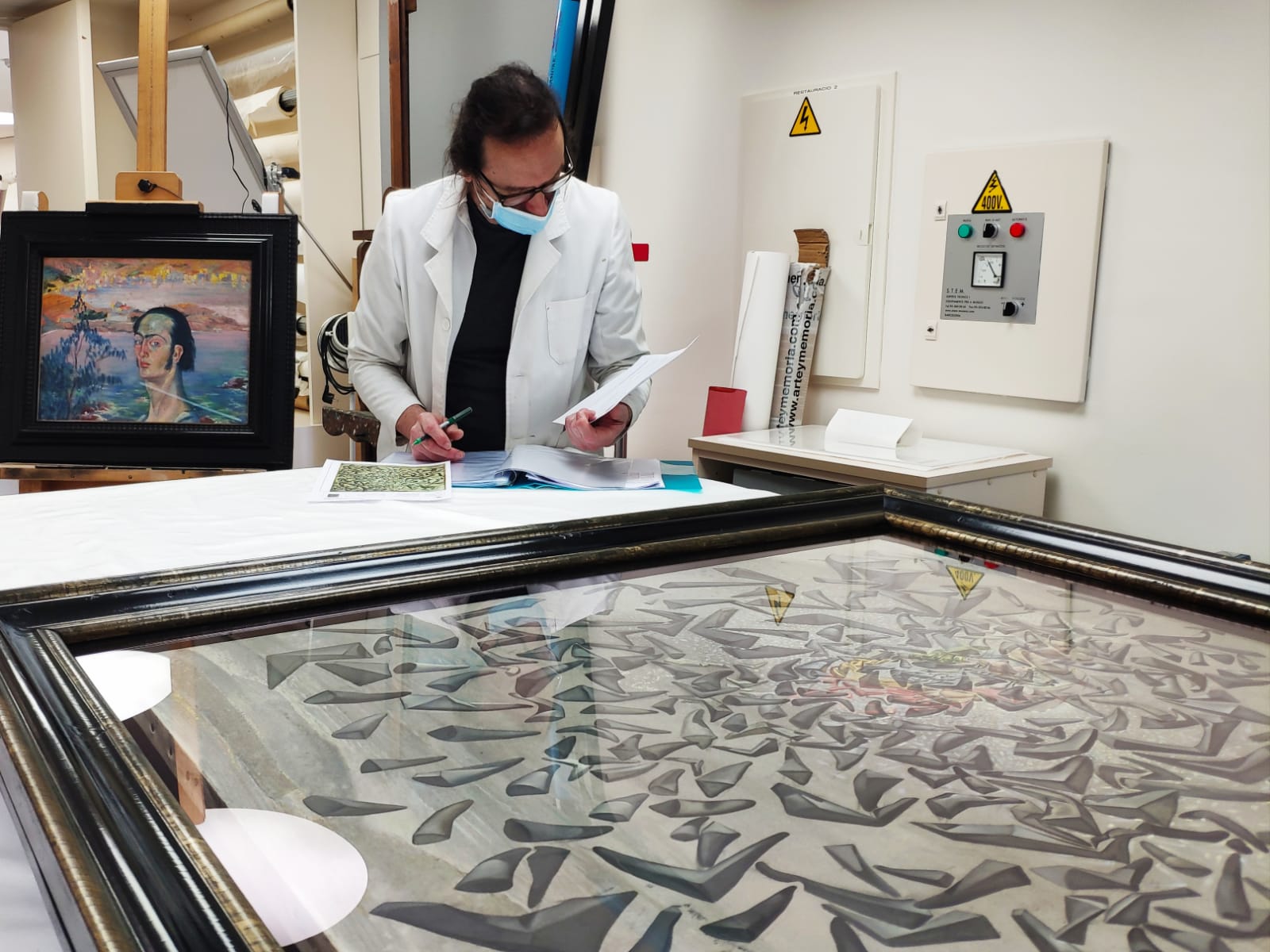 Revisió prèvia a la sortida de les obres de la Fundació Dalí, concretament «Autoretrat amb coll rafaelesc» i «L’ascensió de Santa Cecília» | © Fundació Gala Salvador Dalí