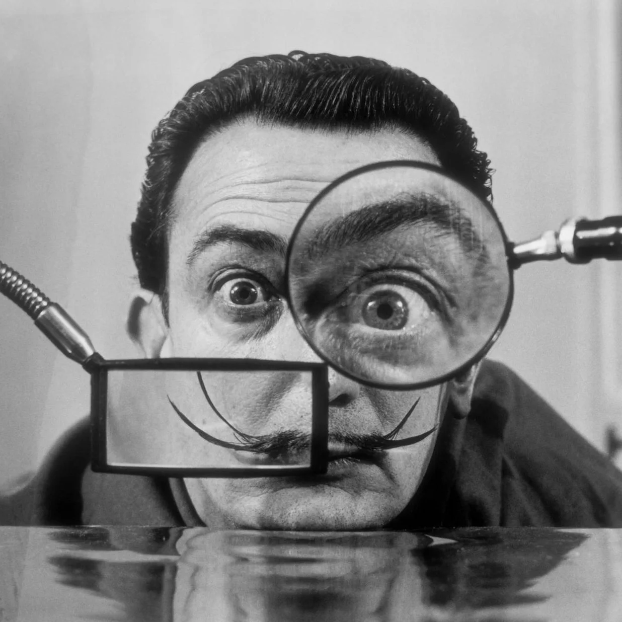 Retrat de la sèrie còmica i surrealista publicada al llibre Dalí’s Mustache (1954). | © Philippe Halsman,