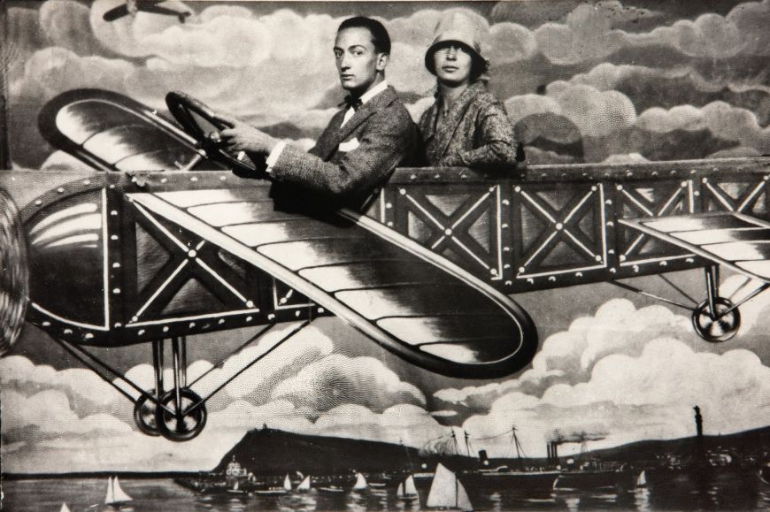 Salvador i Anna Maria Dalí a la fira de Girona, 1928. Arxiu Antonina Rodrigo© Drets d'imatge de S. Dalí reservats. Fundació Gala-Salvador Dalí. Figueres 2019. Salvador i Anna Maria Dalí a la fira de Girona, 1928. Arxiu Antonina Rodrigo© Drets d'imatge de S. Dalí reservats. Fundació Gala-Salvador Dalí. Figueres 2019.