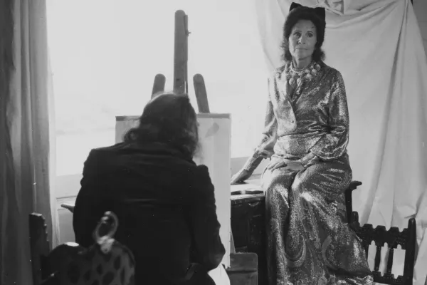 Salvador Dalí pintant Gala a Portlligat, c. 1971 | © Marc Lacroix Salvador Dalí pintant Gala a Portlligat, c. 1971 | © Marc Lacroix