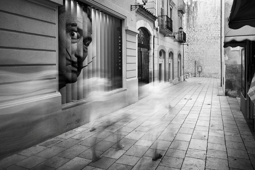 El temps esdevé tou sota l'esguard etern de Dalí - Autor: Eduard Juandó El temps esdevé tou sota l'esguard etern de Dalí - Autor: Eduard Juandó