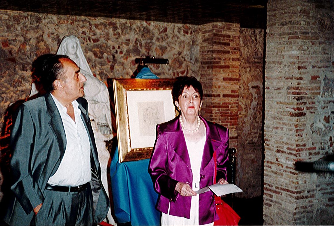 Ramon Boixadós i Lola Mitjans durant la donació de l'aiguafort Mariners, 1996