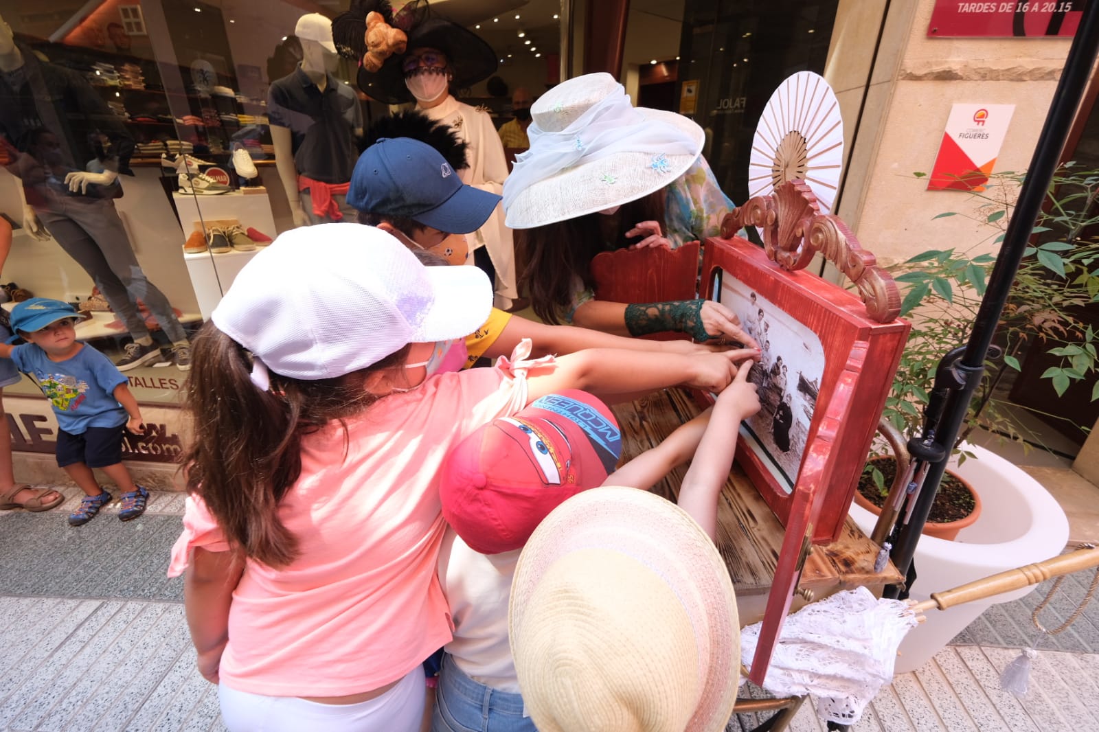 El recorregut passa pel centre comercial de Figueres | © Borja Balsera