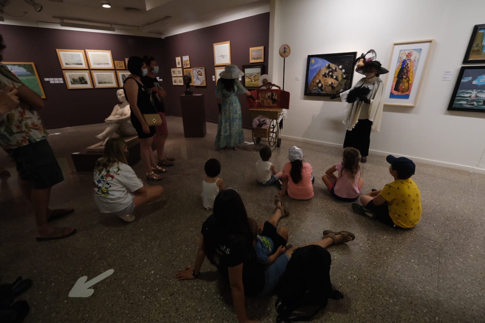 La visita entra al Museu de l'Empordà | © Borja Balsera